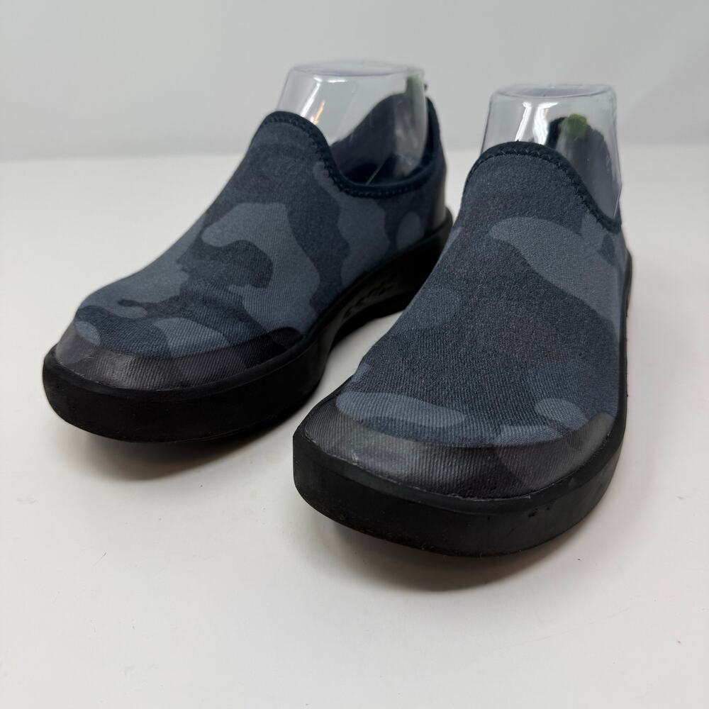 Oofos Oomg eeZee Low Shoes Women's 7 Grey Camo Slip On Casual Shoes
